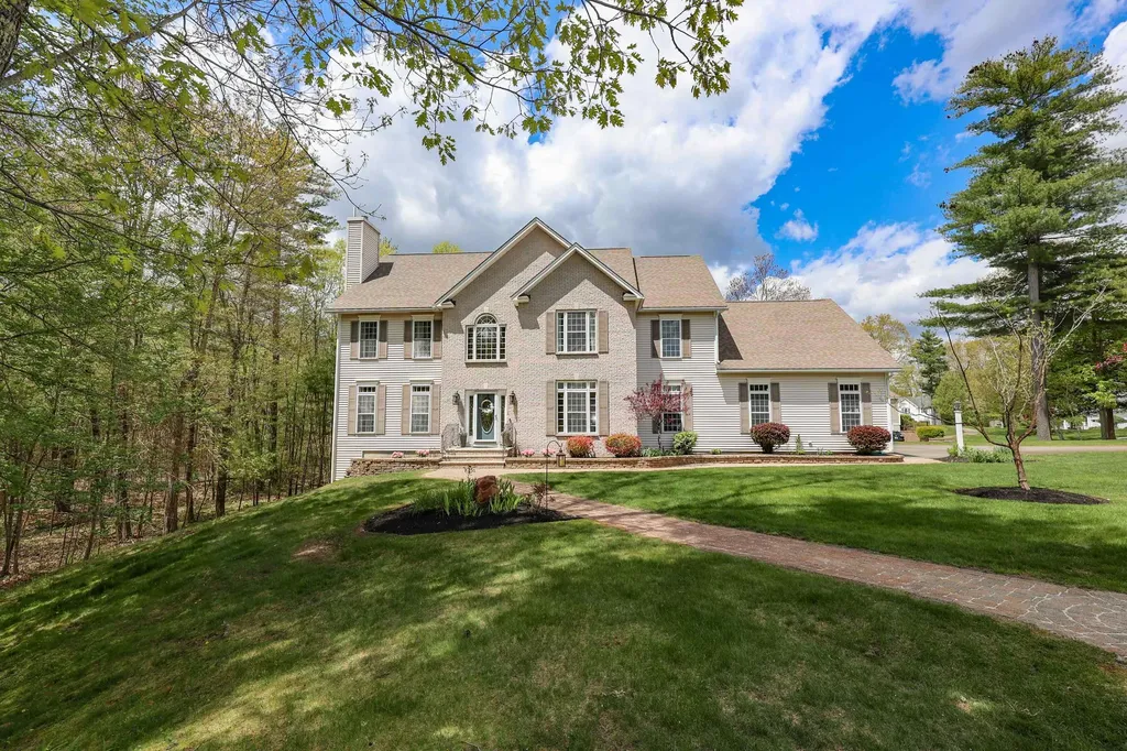 6 Aqua Way Salem NH 03079