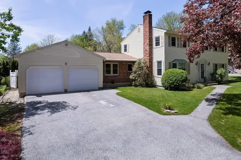 22 Woodcrest Court Manchester NH 03109