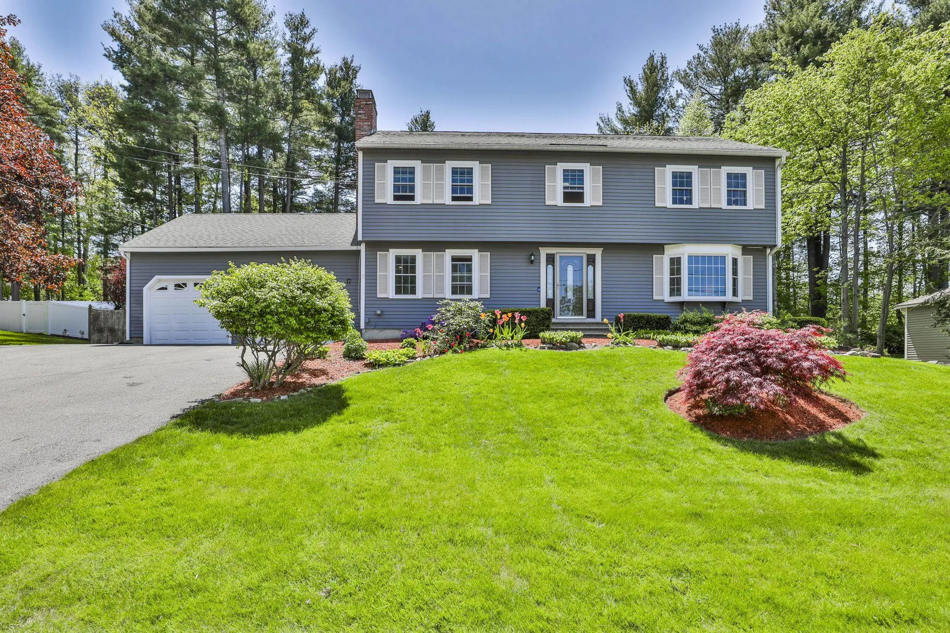 17 Brackenwood Drive Nashua NH 03062