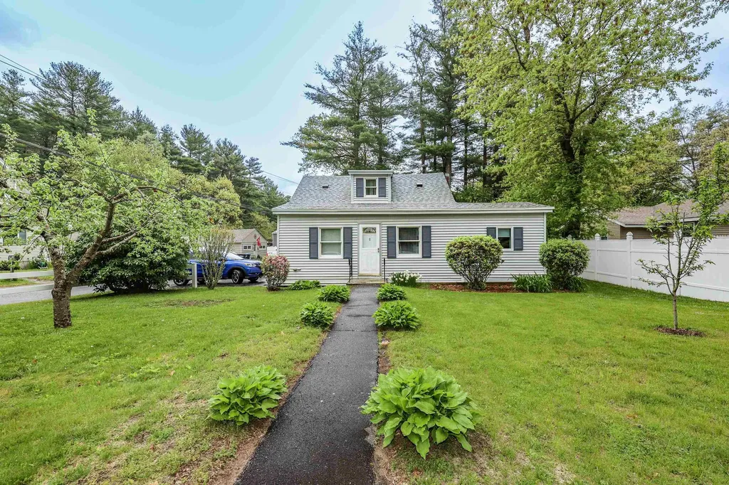 8 Mclaughlin Avenue Salem NH 03079