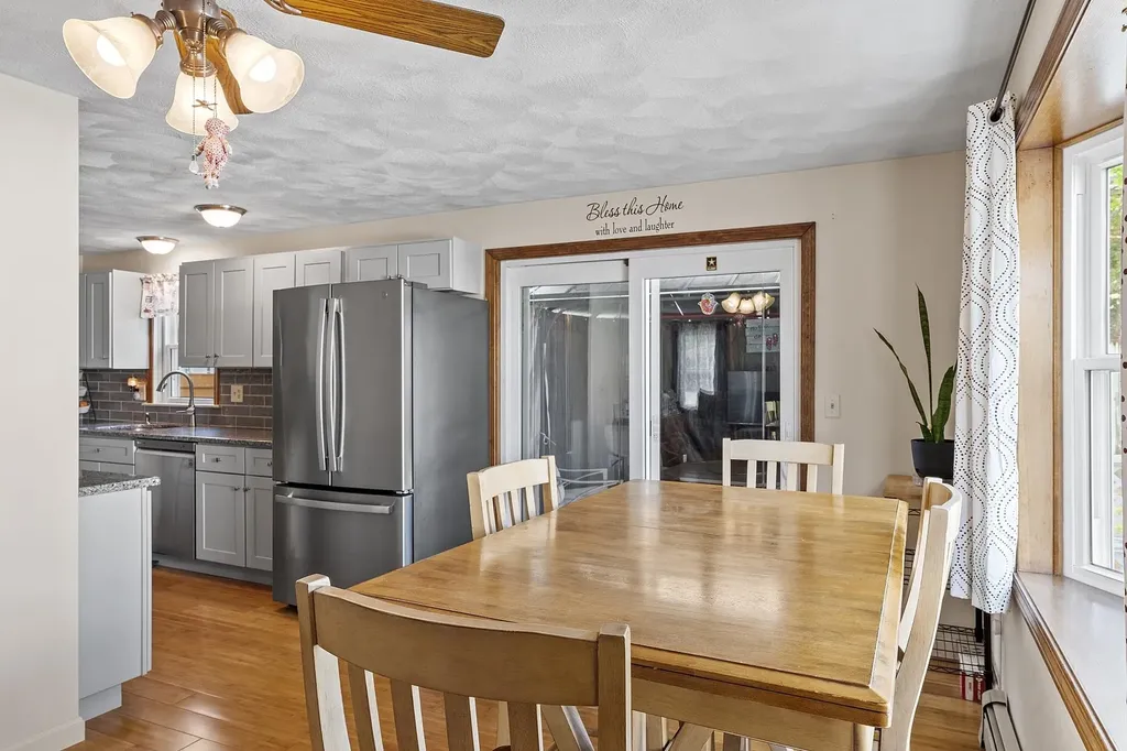 25r Phillip Road Derry NH 03038