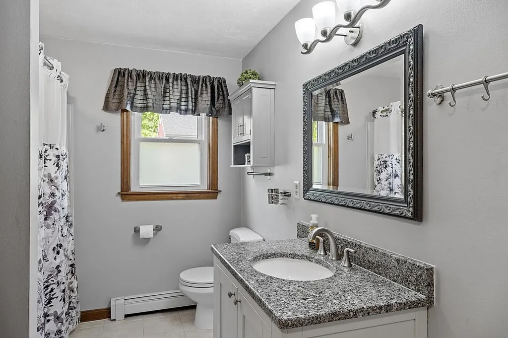 25r Phillip Road Derry NH 03038
