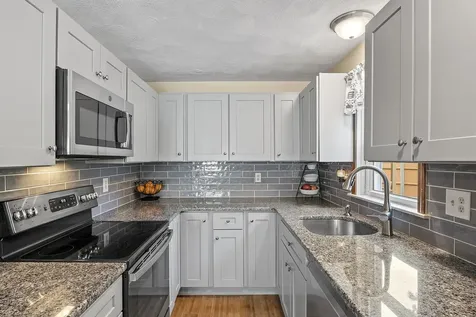 25r Phillip Road Derry NH 03038