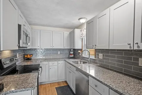 25r Phillip Road Derry NH 03038