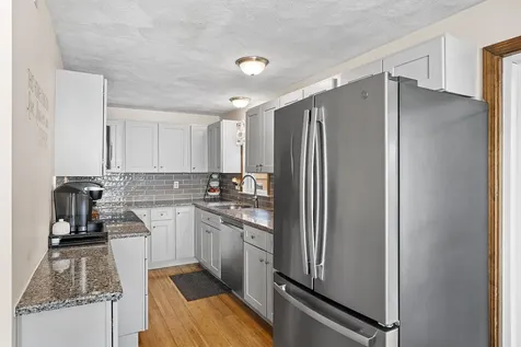 25r Phillip Road Derry NH 03038