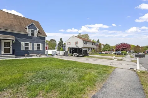25r Phillip Road Derry NH 03038