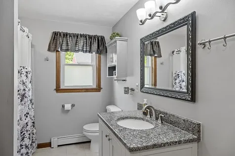 25r Phillip Road Derry NH 03038