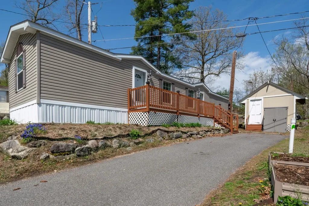 11 Emerald Drive Merrimack NH 03054