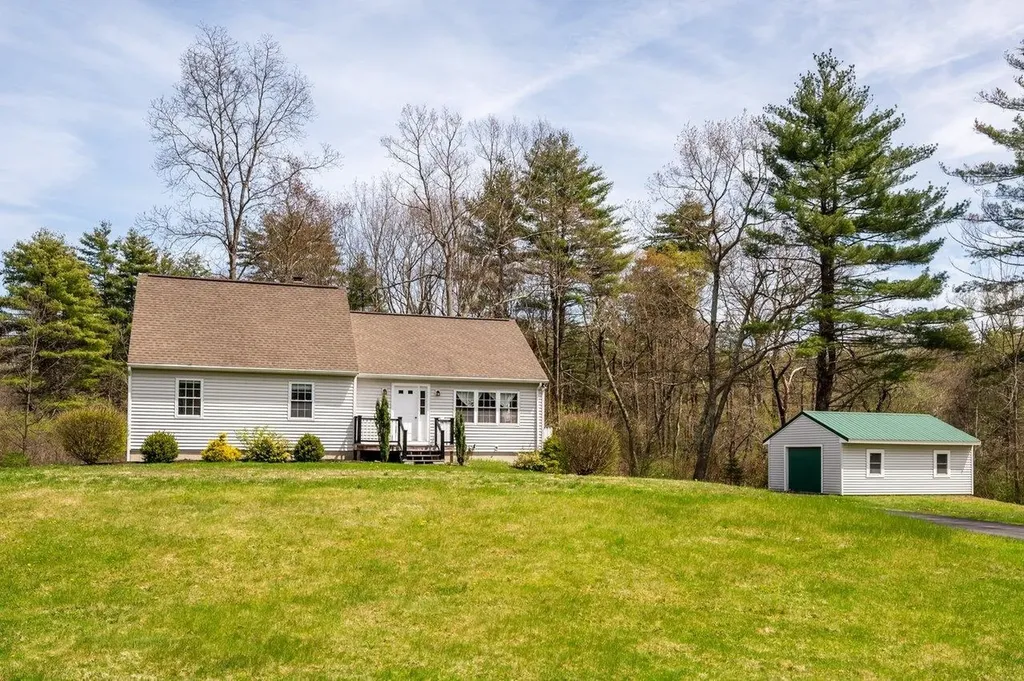 10 Giles Road East Kingston NH 03827
