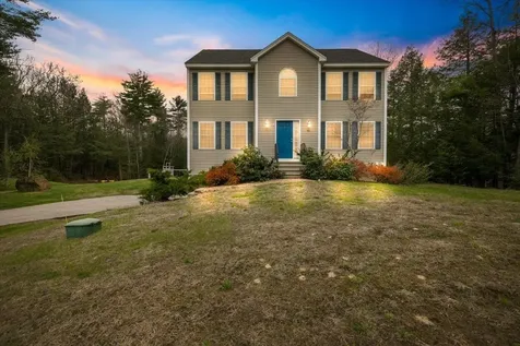 42 Meadow Brook Crossing Sandown NH 03873