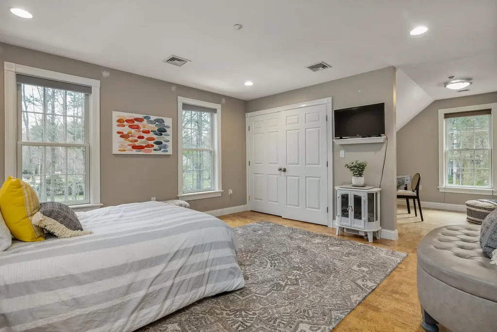 97 Eastwood Drive Portsmouth NH 03801