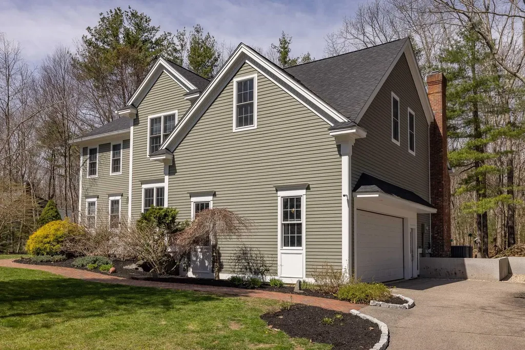 97 Eastwood Drive Portsmouth NH 03801