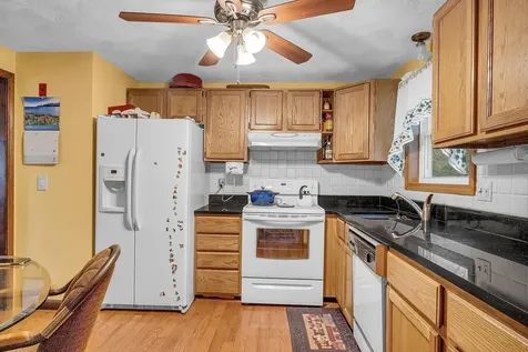 4 Red Deer Road Londonderry NH 03053