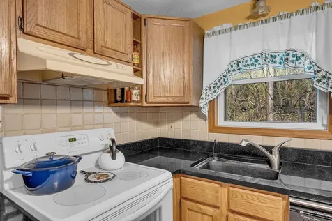 4 Red Deer Road Londonderry NH 03053