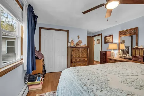 4 Red Deer Road Londonderry NH 03053