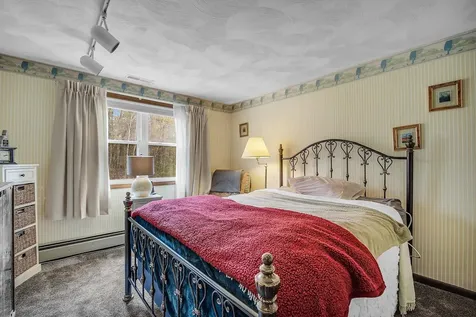4 Red Deer Road Londonderry NH 03053