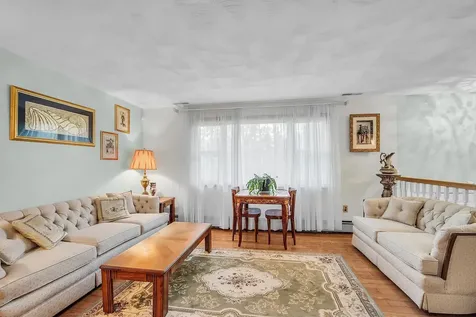 4 Red Deer Road Londonderry NH 03053