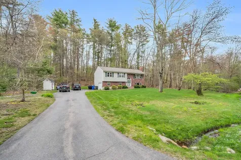 4 Red Deer Road Londonderry NH 03053