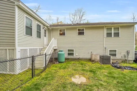 4 Red Deer Road Londonderry NH 03053