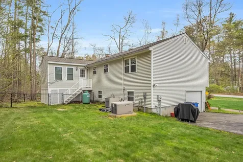 4 Red Deer Road Londonderry NH 03053