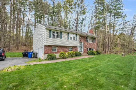 4 Red Deer Road Londonderry NH 03053