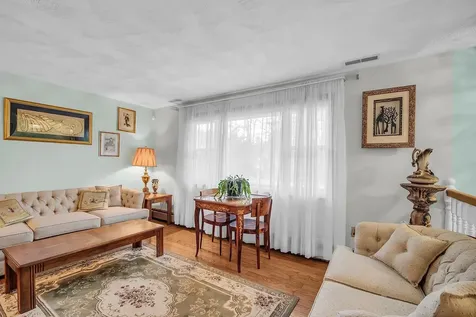 4 Red Deer Road Londonderry NH 03053