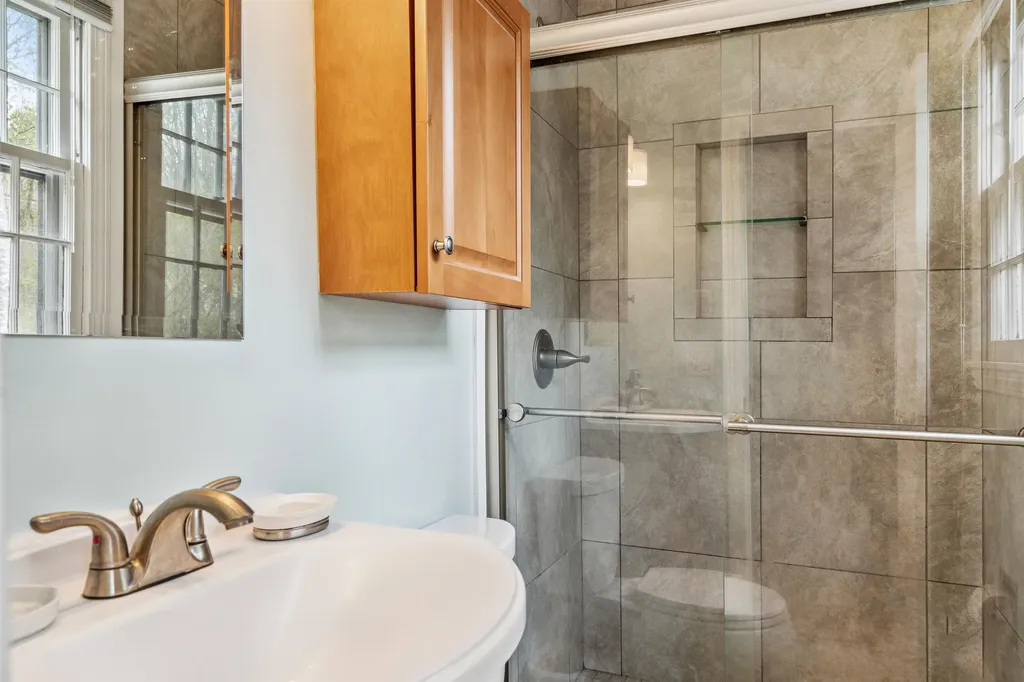 12 Woodmore Drive Hanover NH 03755