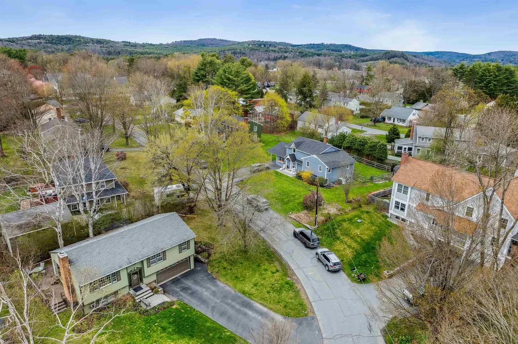 12 Woodmore Drive Hanover NH 03755