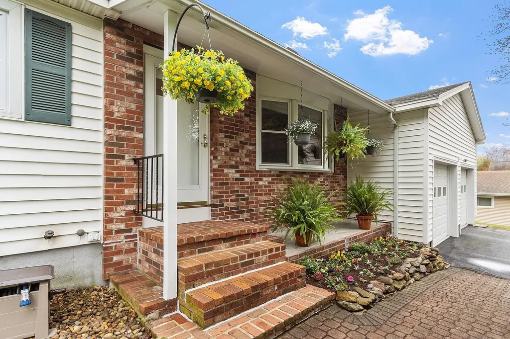 147 Bailey Avenue Manchester NH 03104