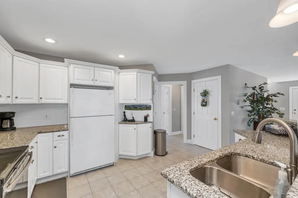 75 Pipers Point Lane Alton NH 03809