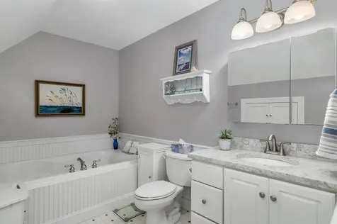 75 Pipers Point Lane Alton NH 03809
