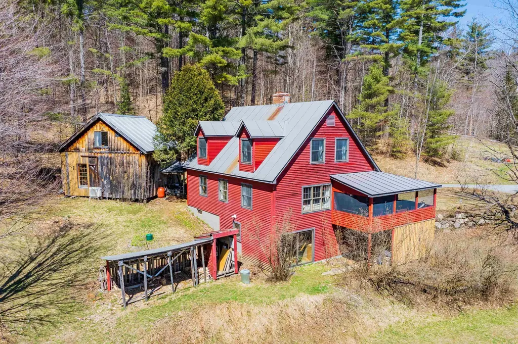 279 Round House Road Corinth VT 05039