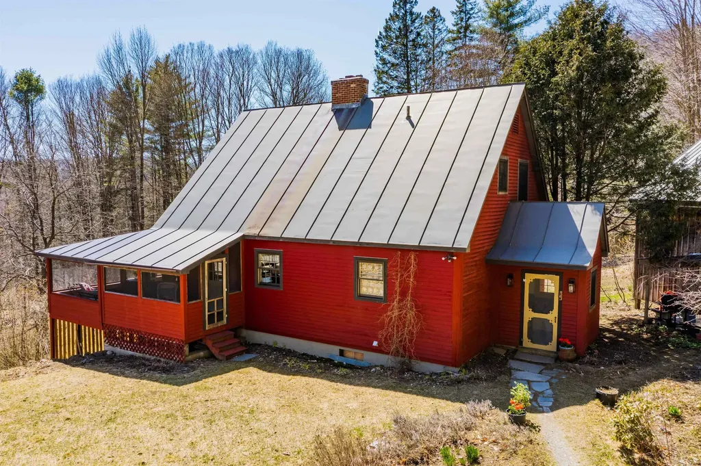 279 Round House Road Corinth VT 05039