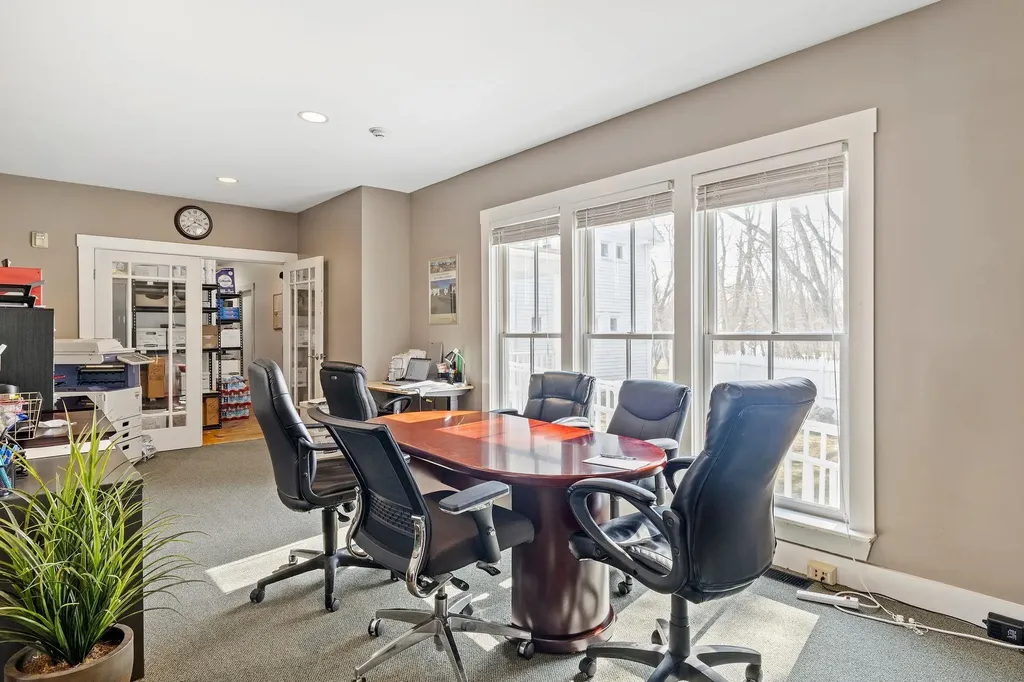 183 Mammoth Road Londonderry NH 03053