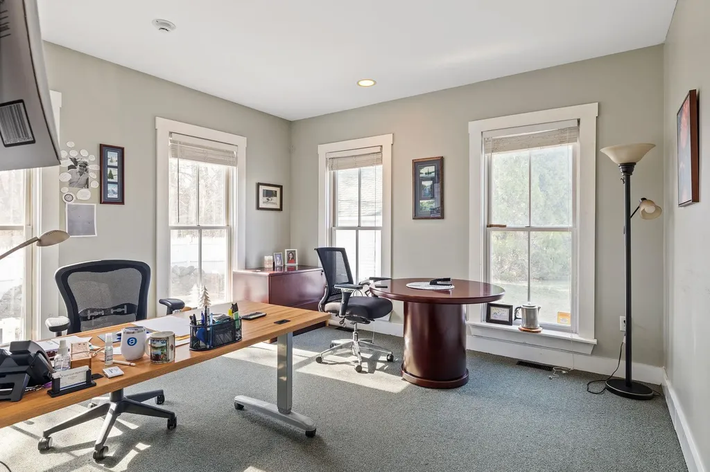 183 Mammoth Road Londonderry NH 03053