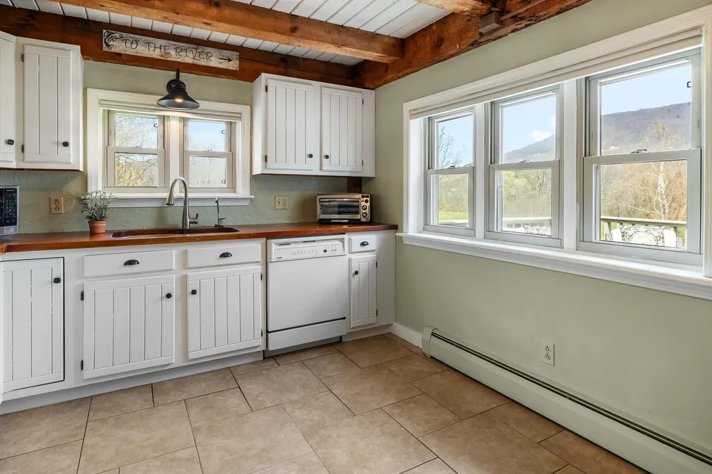 2318 River Road Arlington VT 05250