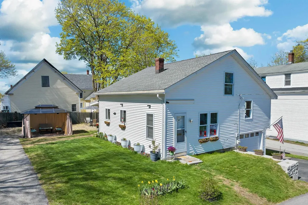11 Berry Avenue Pittsfield NH 03263
