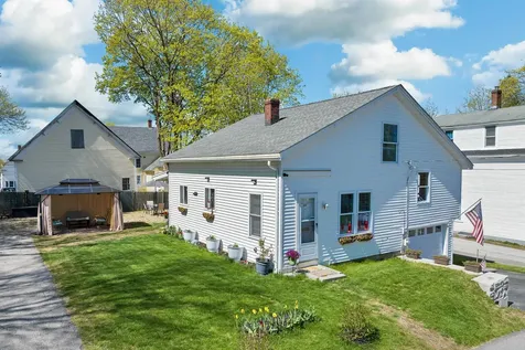 11 Berry Avenue Pittsfield NH 03263