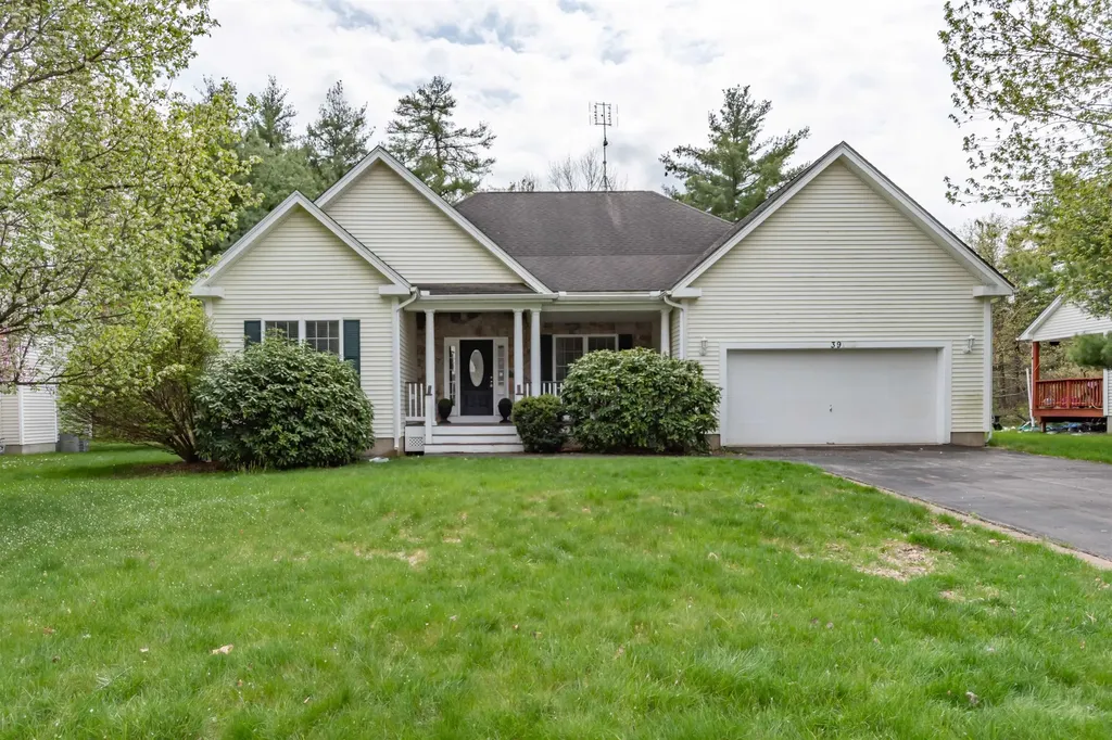 39 Cherrywood Drive Nashua NH 03062