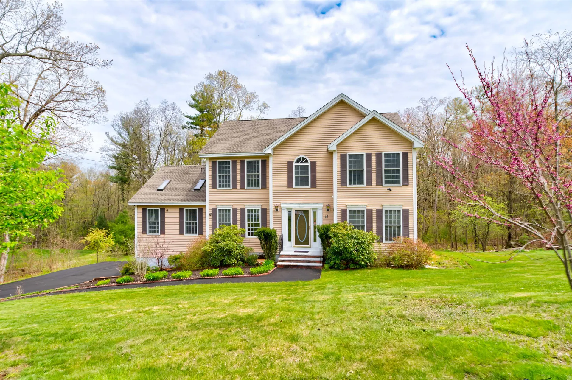 13 Hitching Post Lane Salem NH 03079