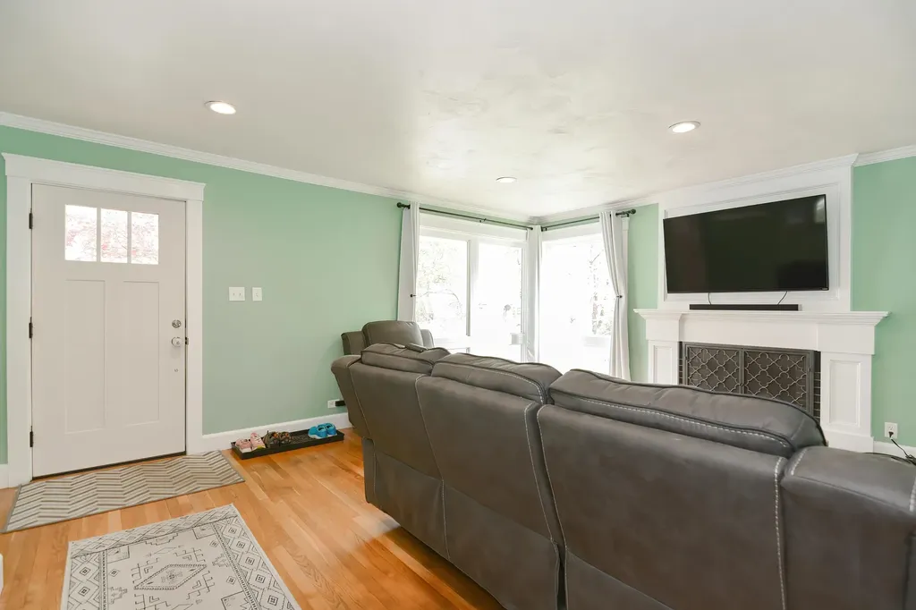 21 Fifield Street Nashua NH 03060