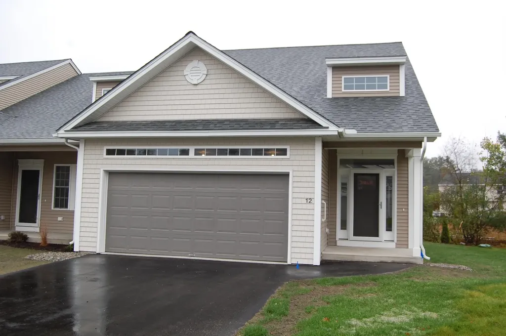 12 Sheffield Way Londonderry NH 03053