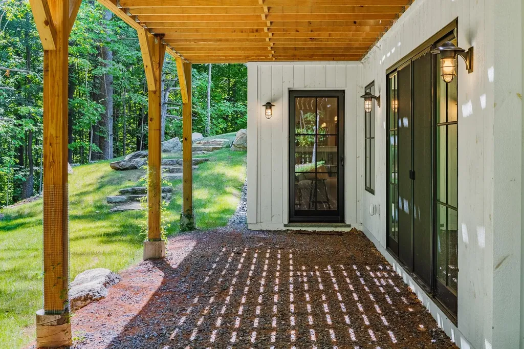 7 Scarlett Lane Rollinsford NH 03869