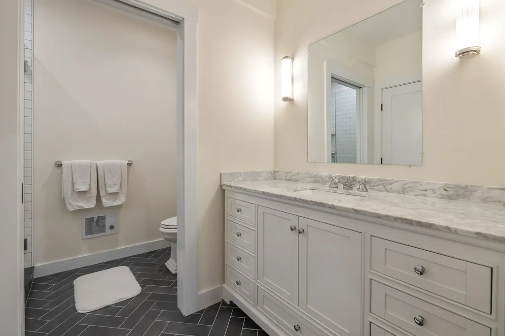7 Scarlett Lane Rollinsford NH 03869