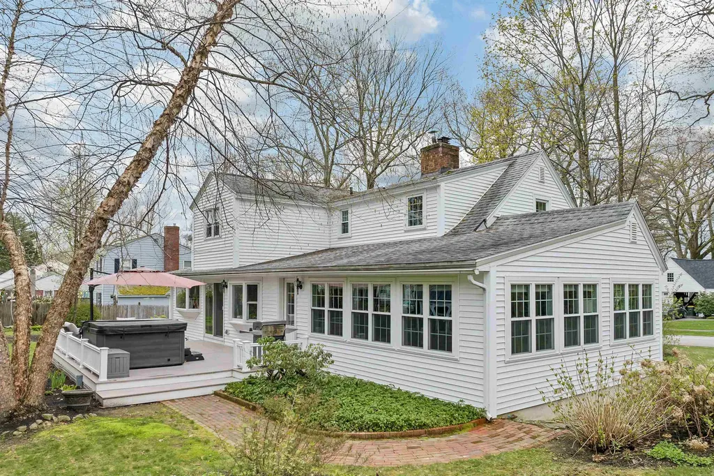 51 Winnicoash Street Laconia NH 03246