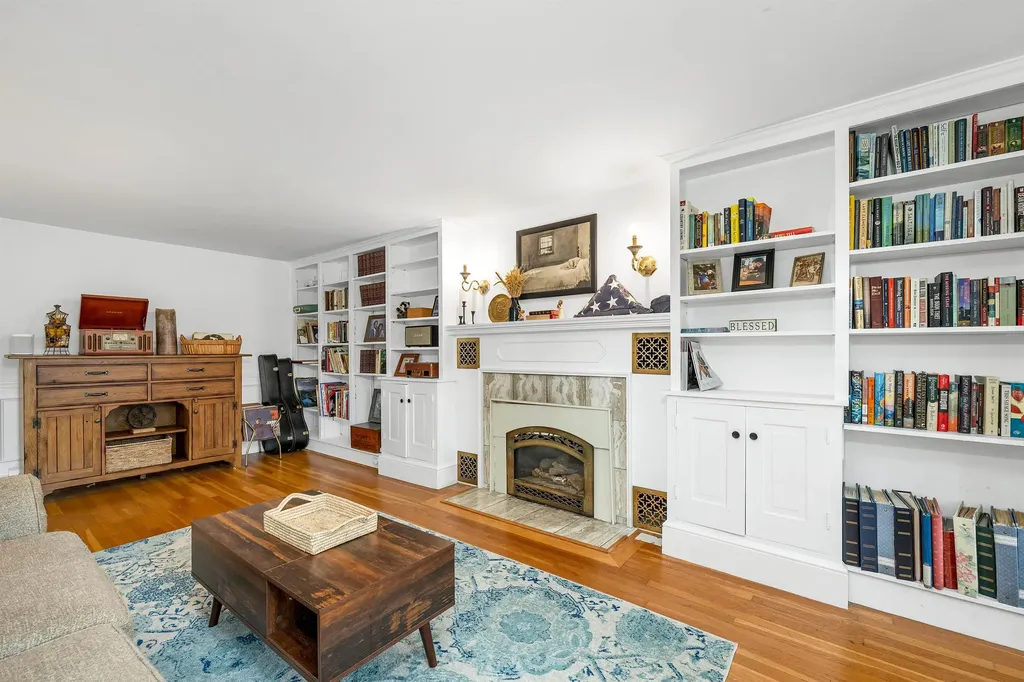 51 Winnicoash Street Laconia NH 03246