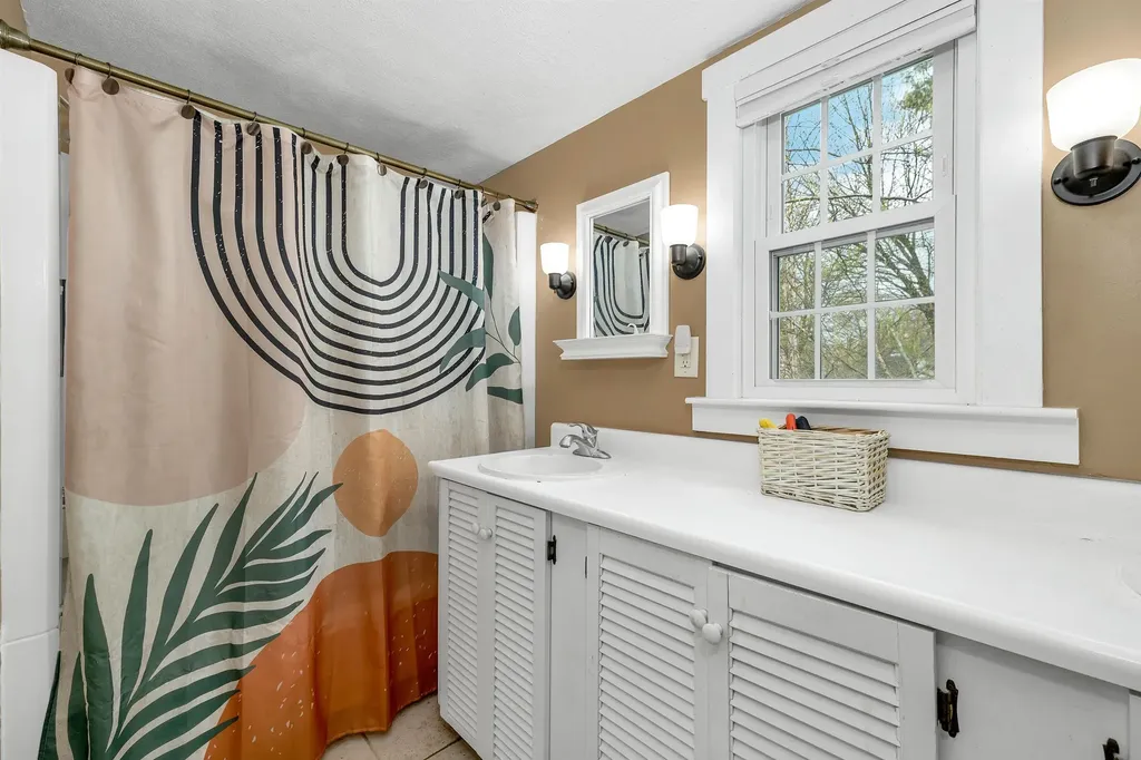 51 Winnicoash Street Laconia NH 03246