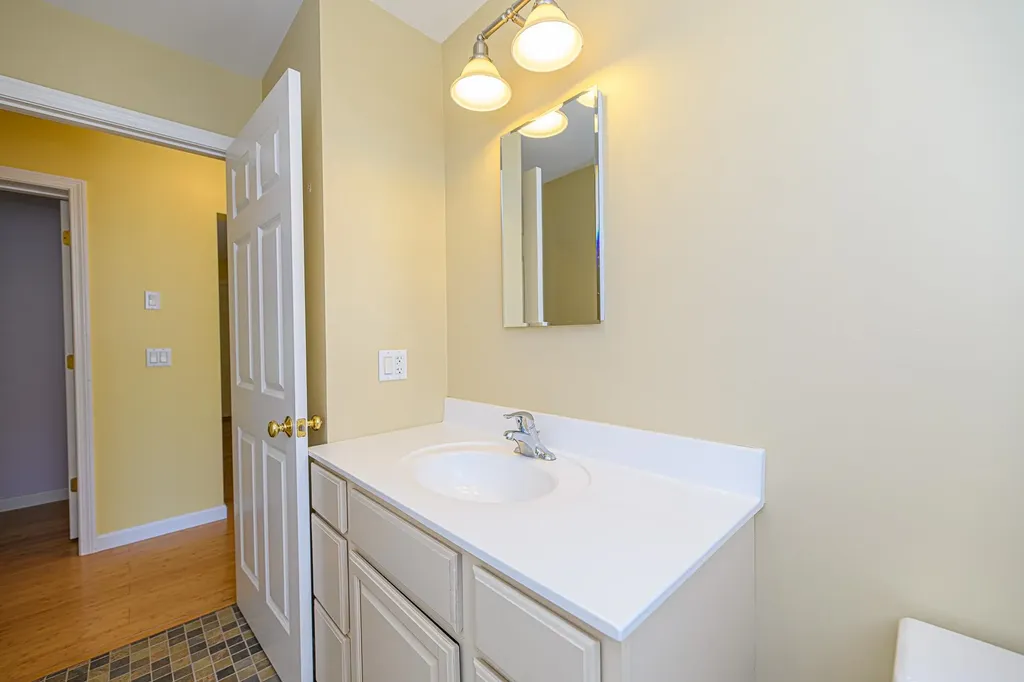 23 Cate Road Deerfield NH 03037
