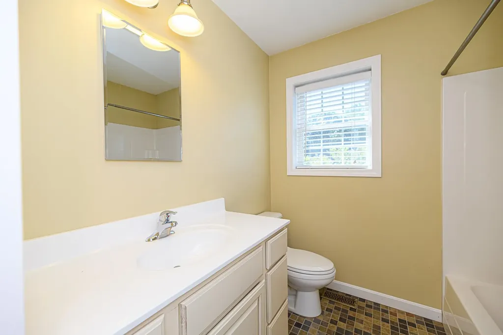23 Cate Road Deerfield NH 03037