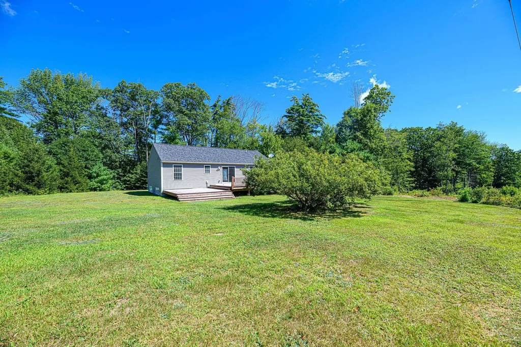 23 Cate Road Deerfield NH 03037